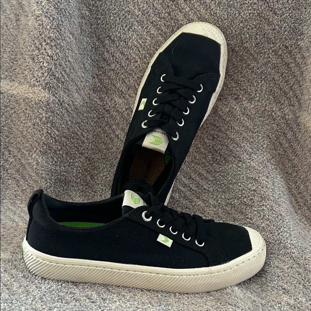 Cariuma Black Sneakers with White Soles